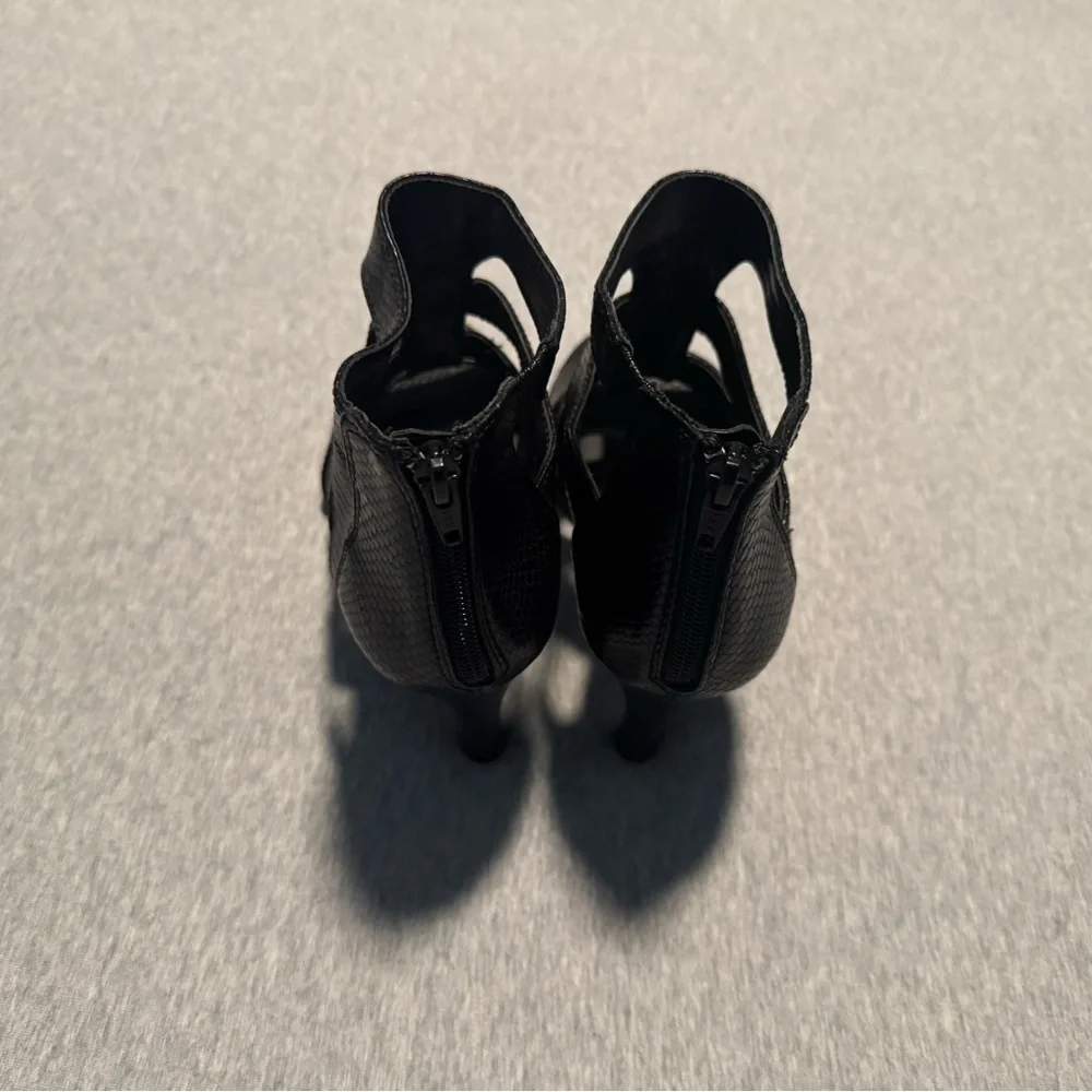 Elegant Black Strappy Heels Simply Vera By Vera Wang Size 9 - Picture 3 of 12